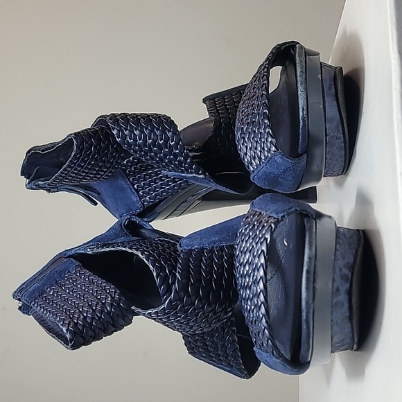 BCBGMAXAZRIA navy blue suede and woven leather platform heels size 8.5B - Picture 3 of 8